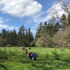 go08_L-Rosas_0695_Group-In-Oak-Meadow-1