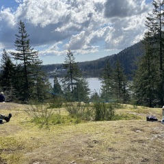 Distant-lunch_1266