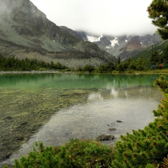 Backcountry tarn behind Goat Ridge © Gail Newell