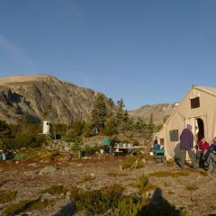 Niut Lakes Camp © Melanie Marchand